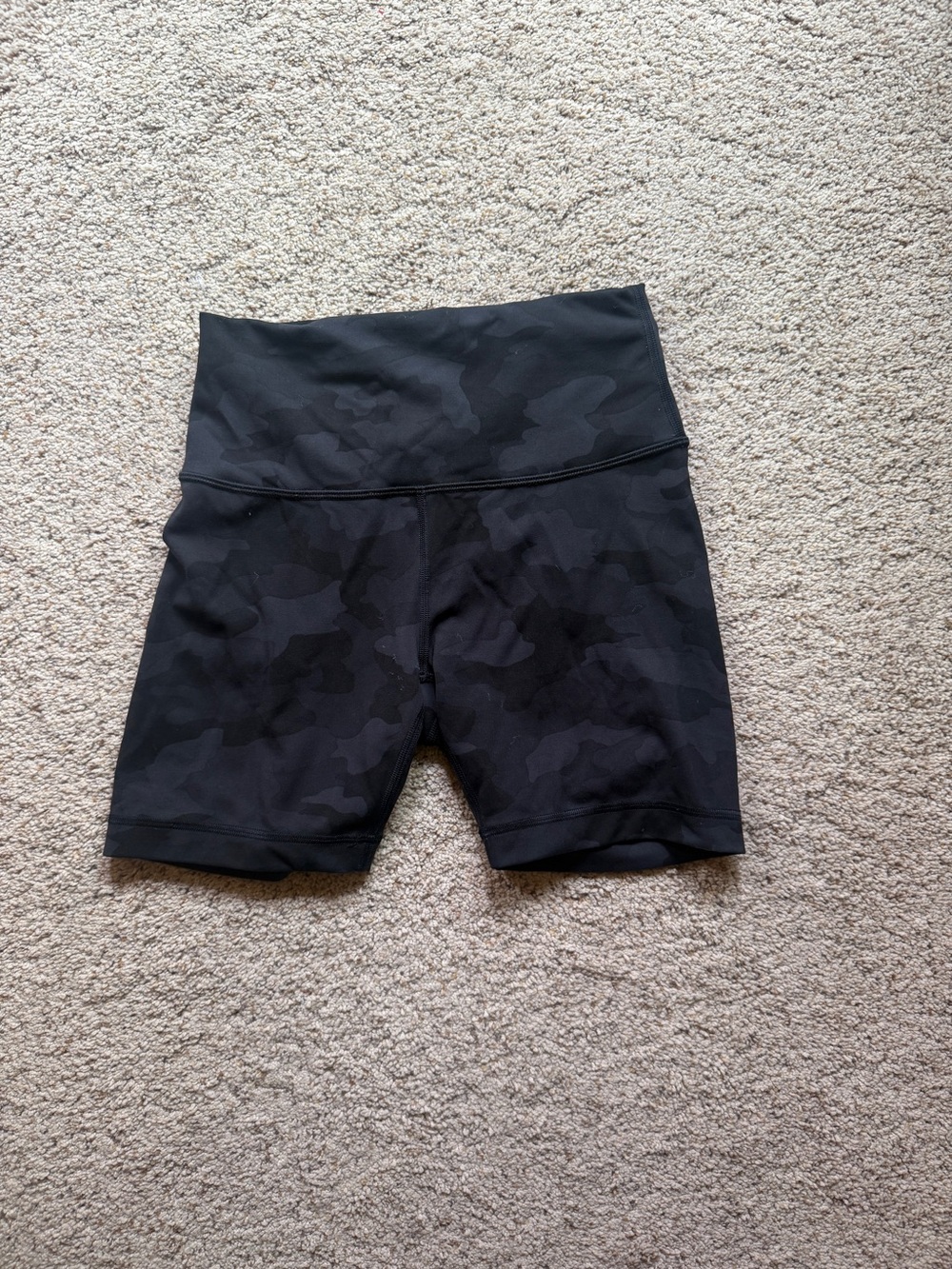lululemon Wunder Train High-Rise Short 6"